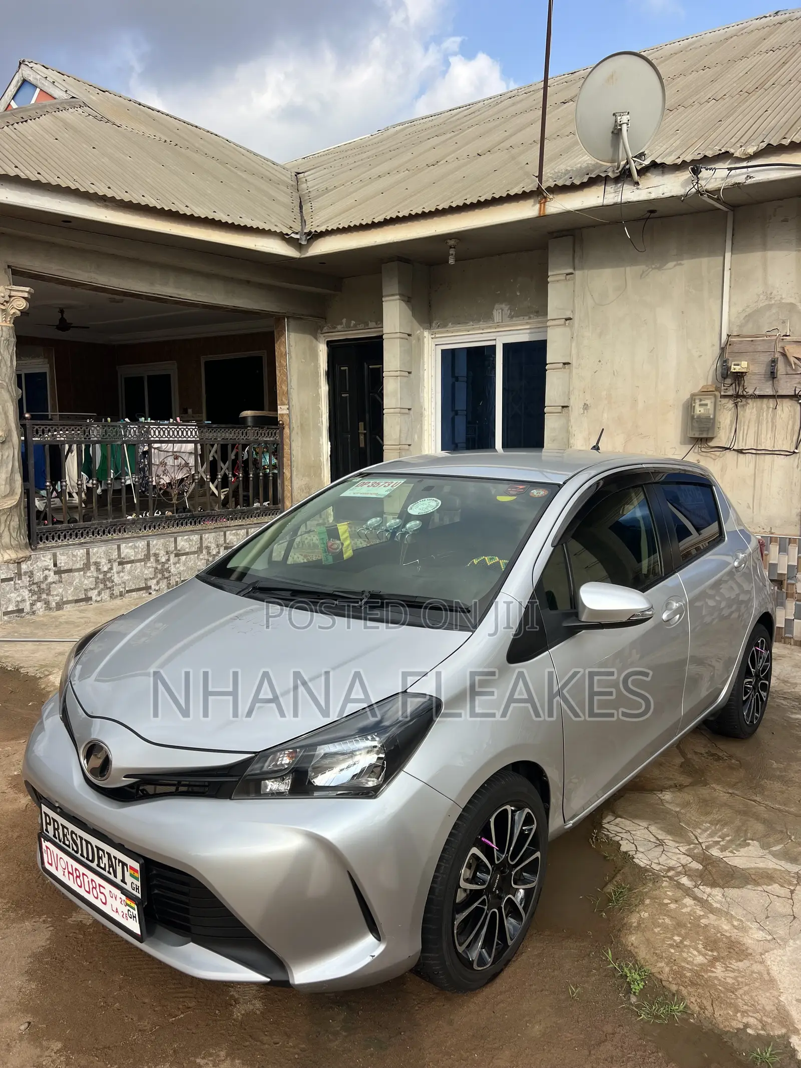 Toyota Vitz 1.0 FWD 5dr 2015 Silver