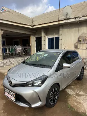 Toyota Vitz 1.0 FWD 5dr 2015 Silver