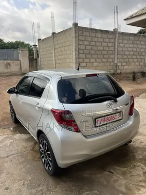Toyota Vitz 1.0 FWD 5dr 2015 Silver