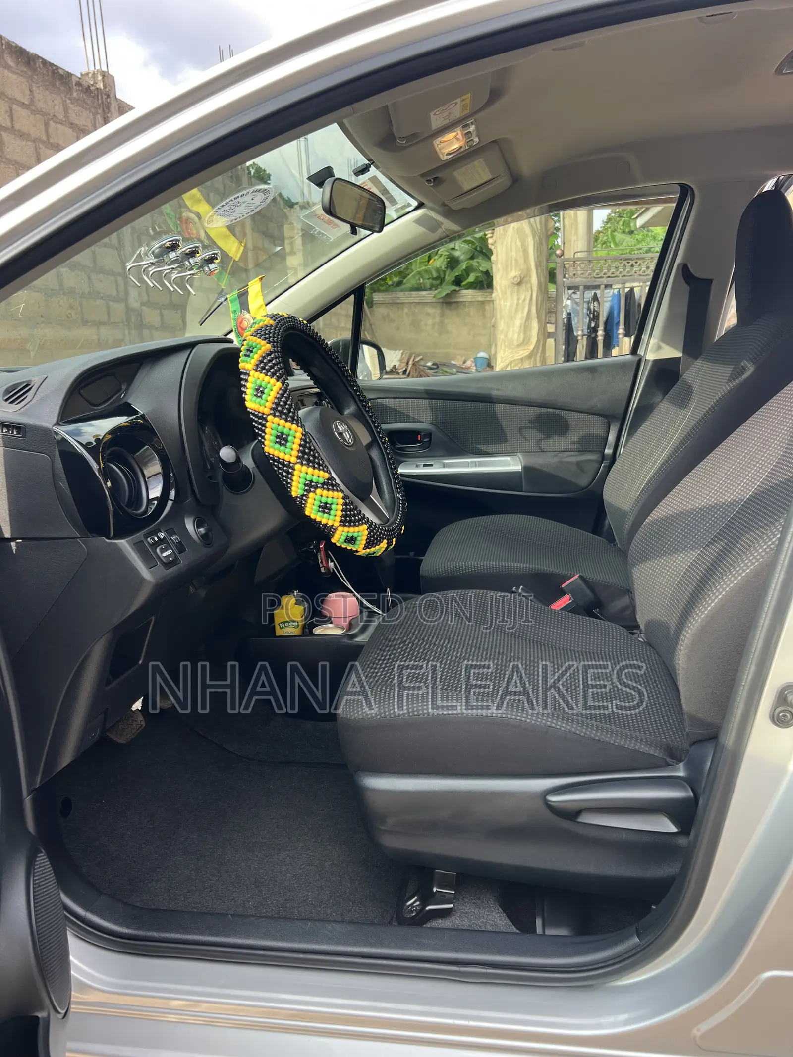 Toyota Vitz 1.0 FWD 5dr 2015 Silver