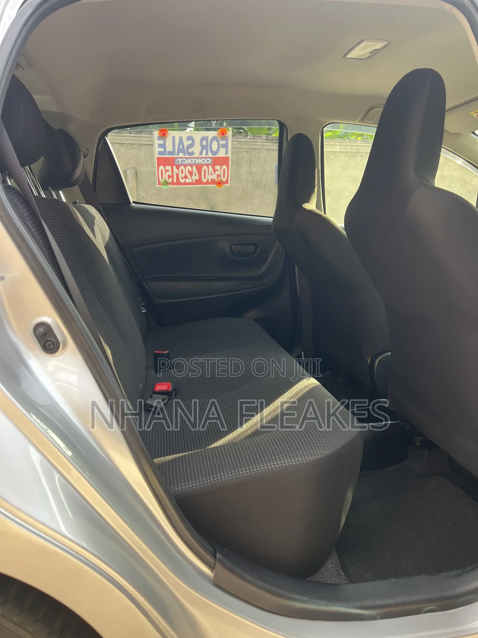 Toyota Vitz 1.0 FWD 5dr 2015 Silver