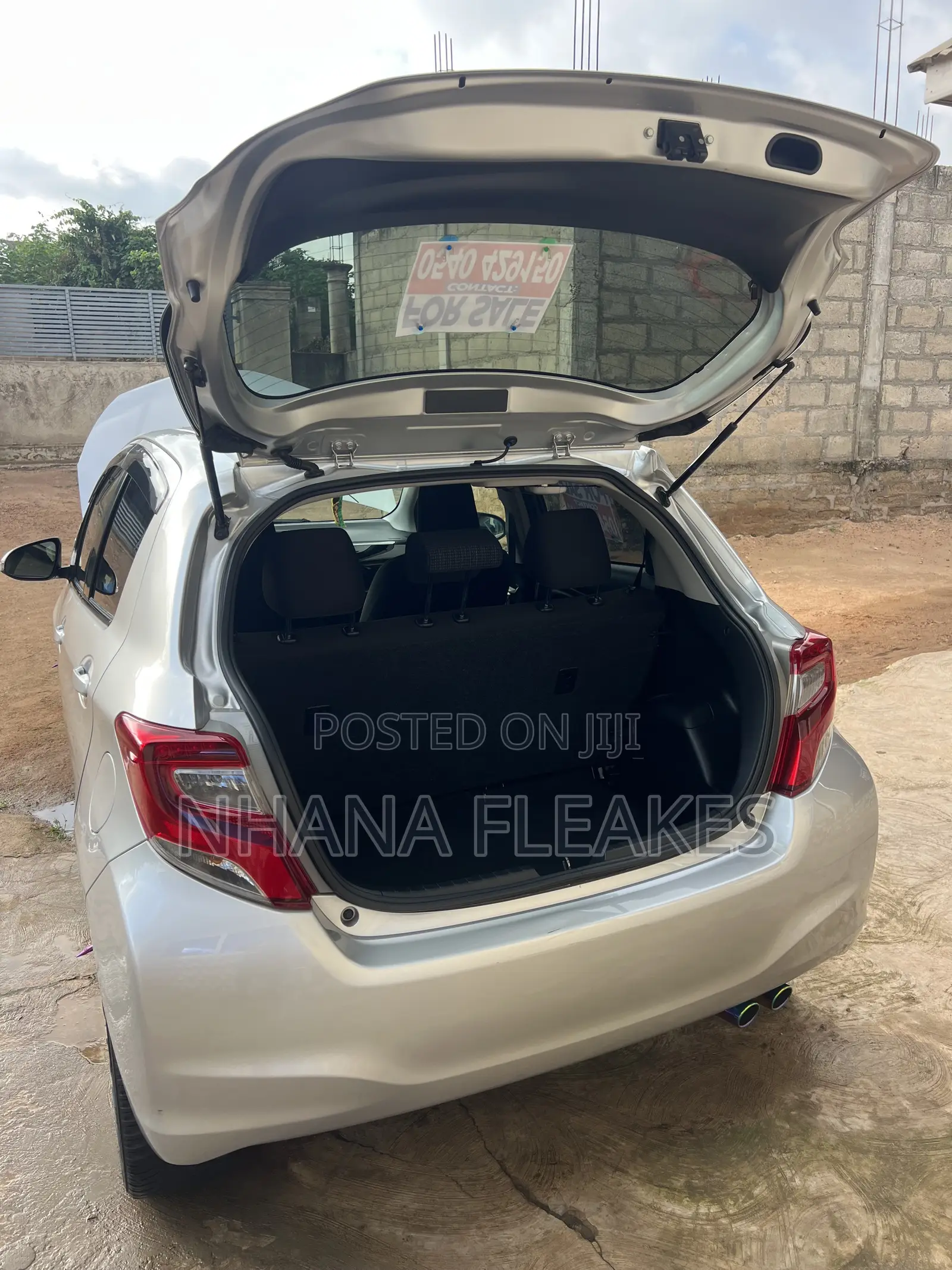 Toyota Vitz 1.0 FWD 5dr 2015 Silver