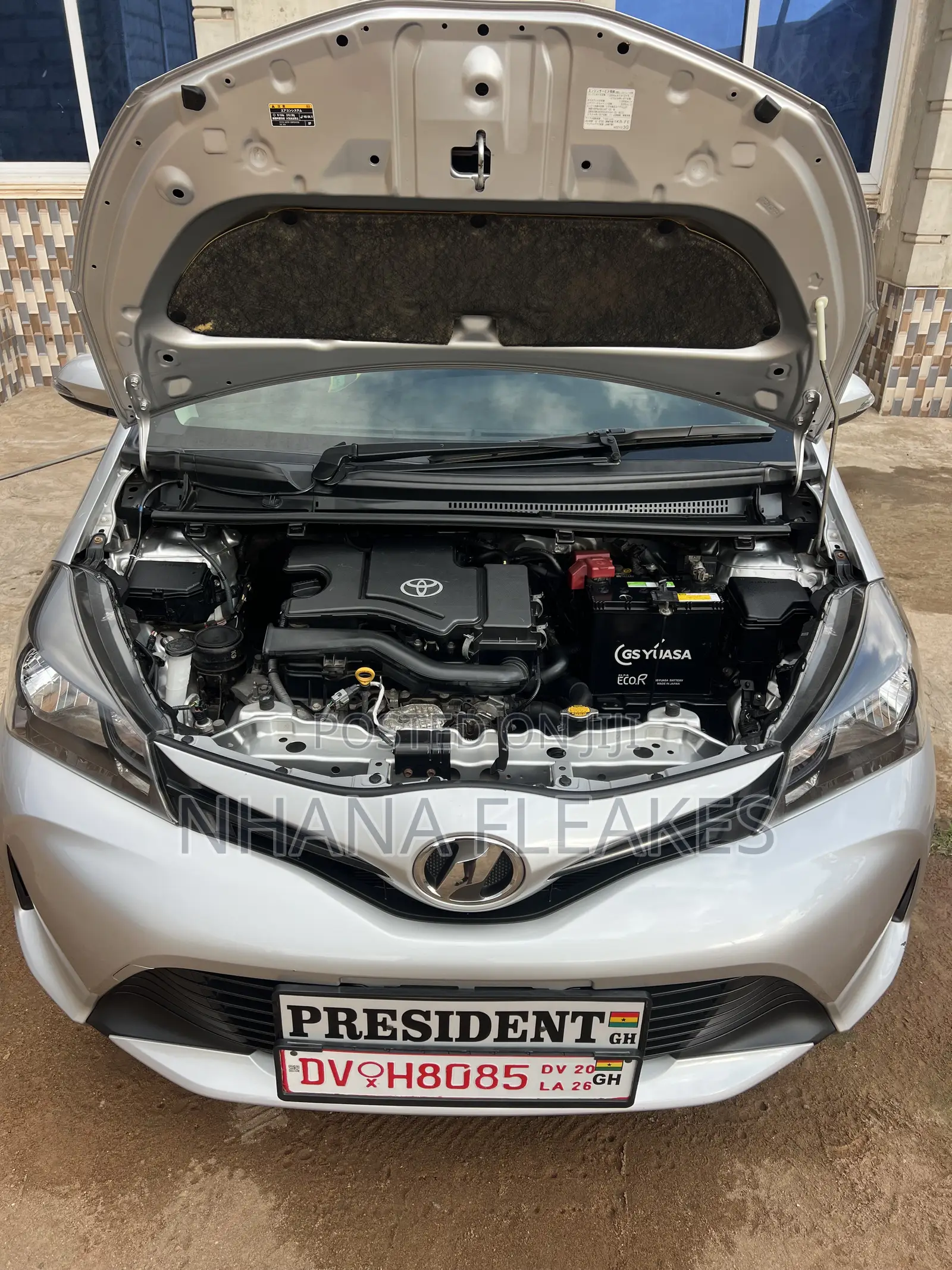 Toyota Vitz 1.0 FWD 5dr 2015 Silver