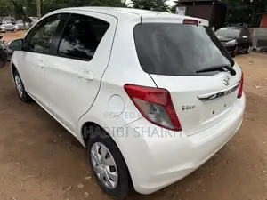 Toyota Vitz 1.3 AWD 5dr 2012 Pearl