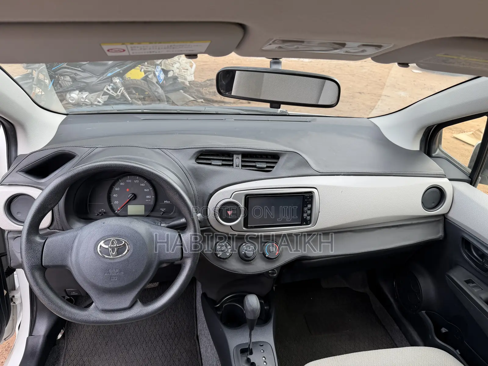 Toyota Vitz 1.3 AWD 5dr 2012 Pearl