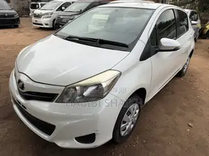 Toyota Vitz 1.3 AWD 5dr 2012 Pearl