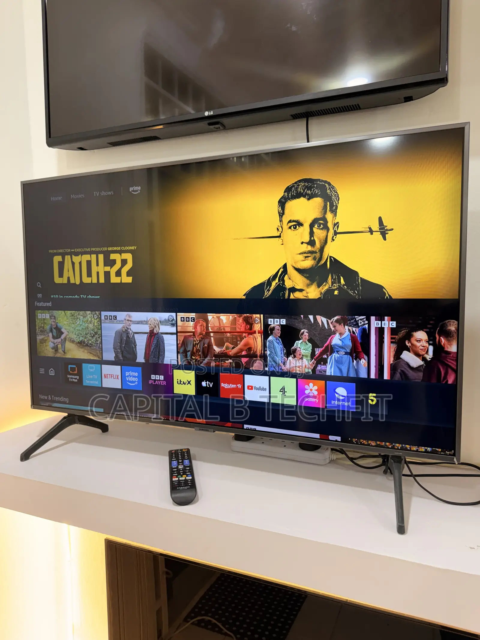 43inches Samsung Uhd HDR Smart TV