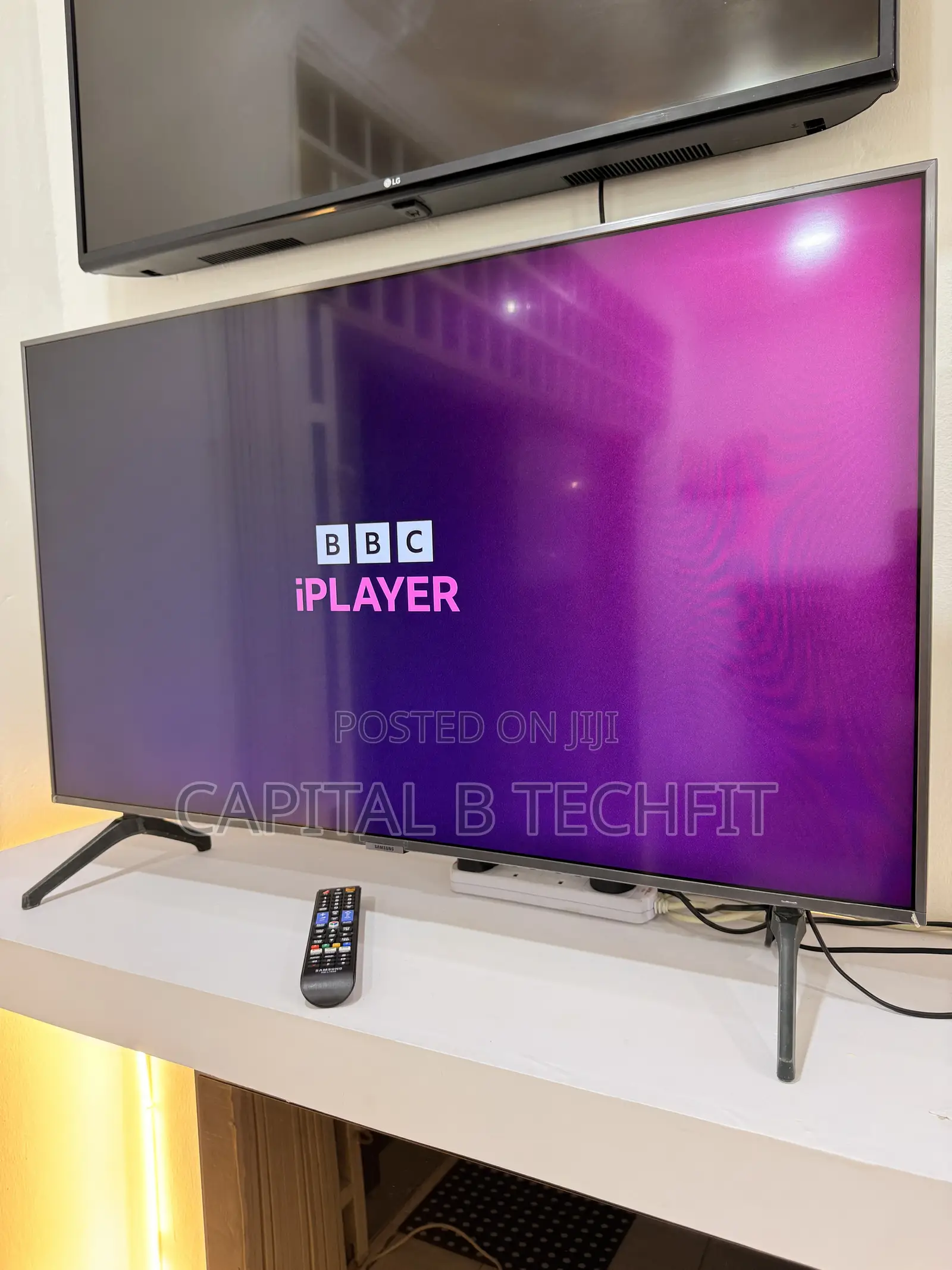 43inches Samsung Uhd HDR Smart TV