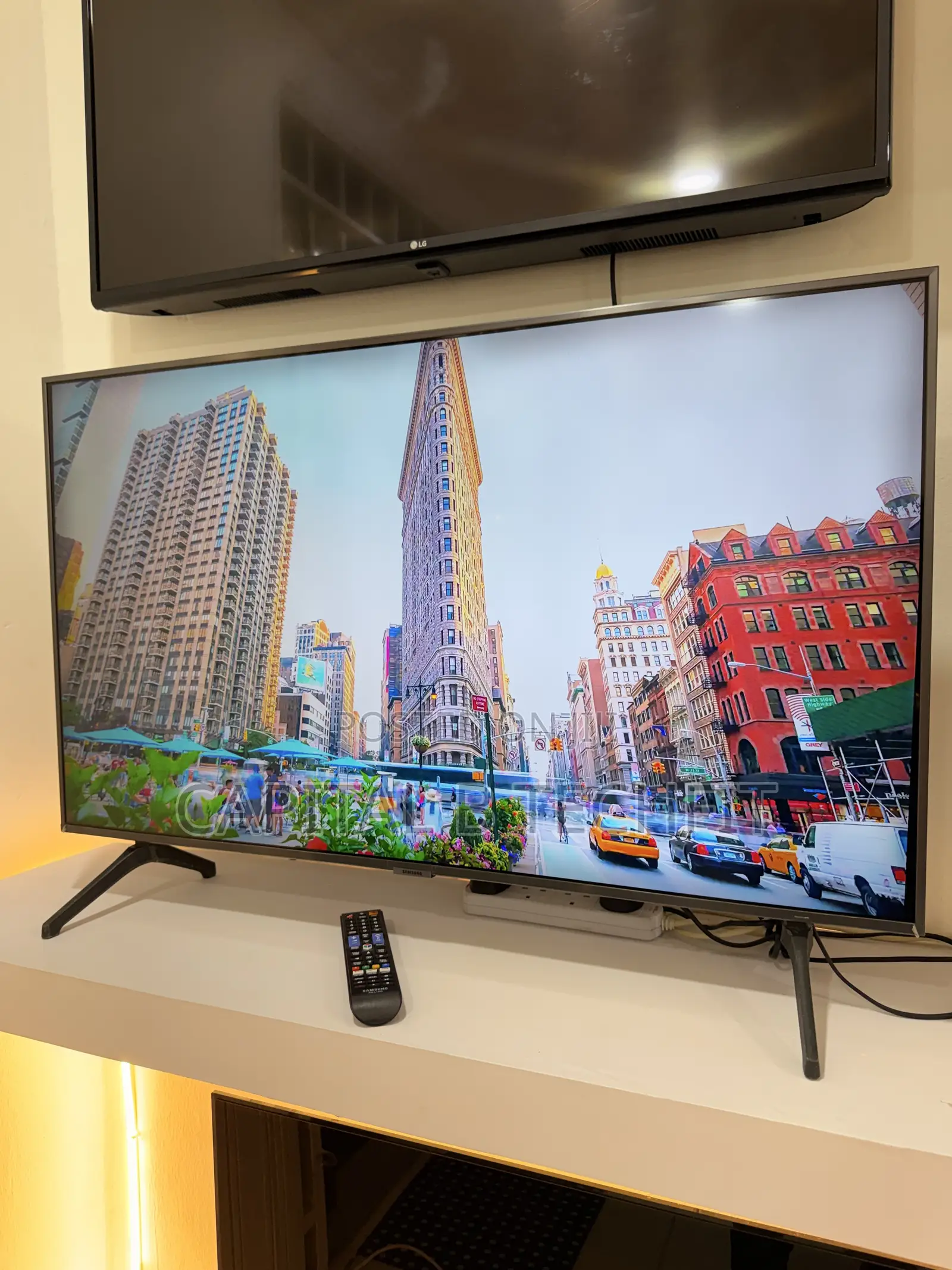 43inches Samsung Uhd HDR Smart TV