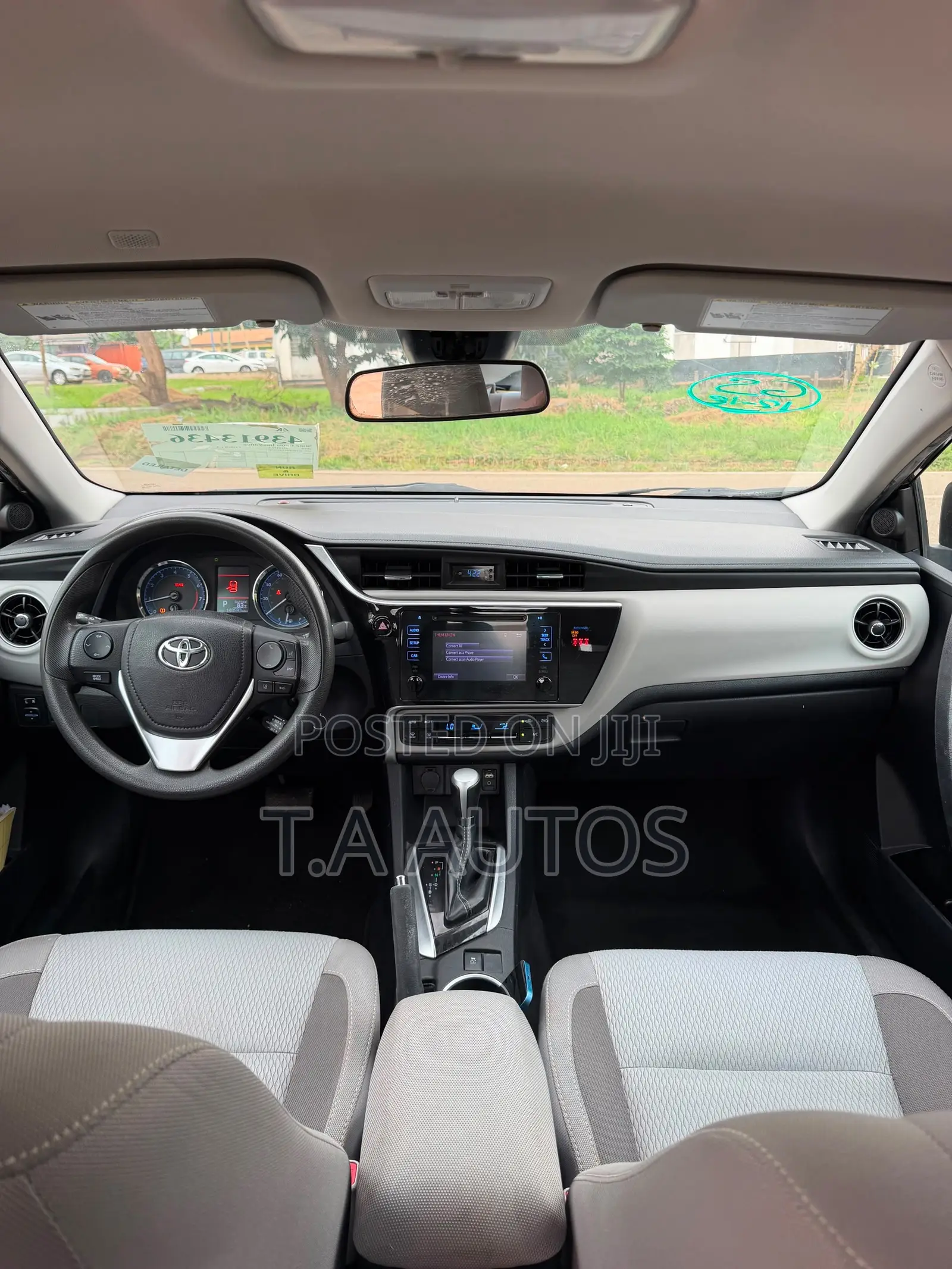 Toyota Corolla LE (1.8L 4cyl 2A) 2018 Black