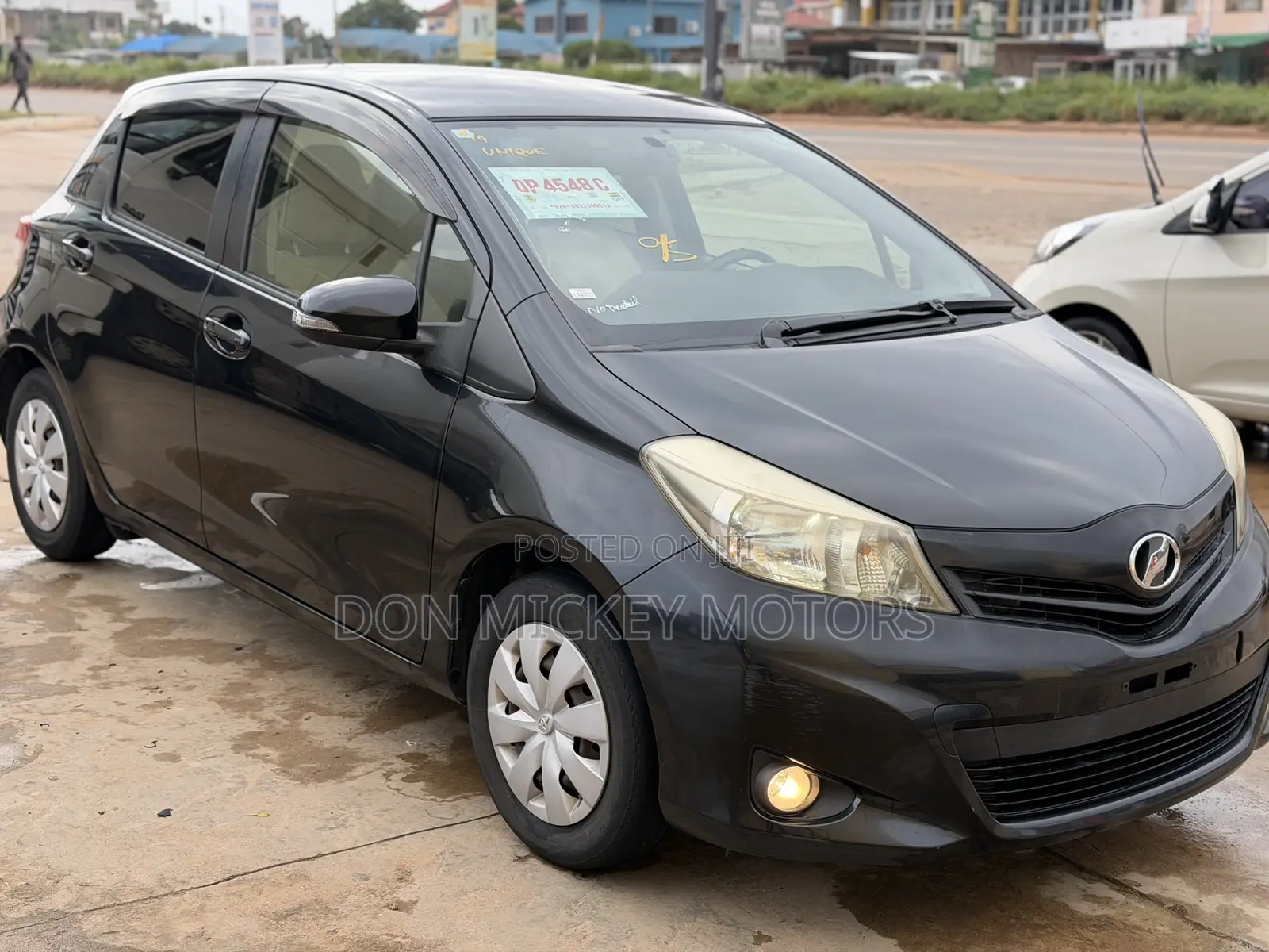 Toyota Vitz 1.3 FWD 5dr 2013 Black