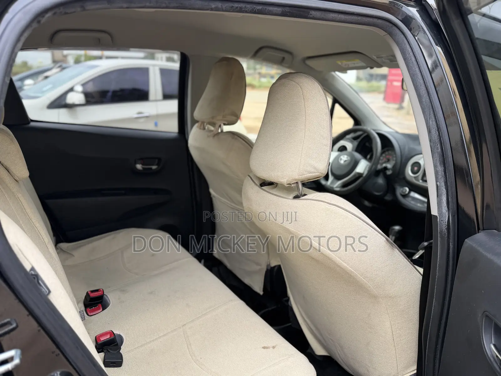 Toyota Vitz 1.3 FWD 5dr 2013 Black