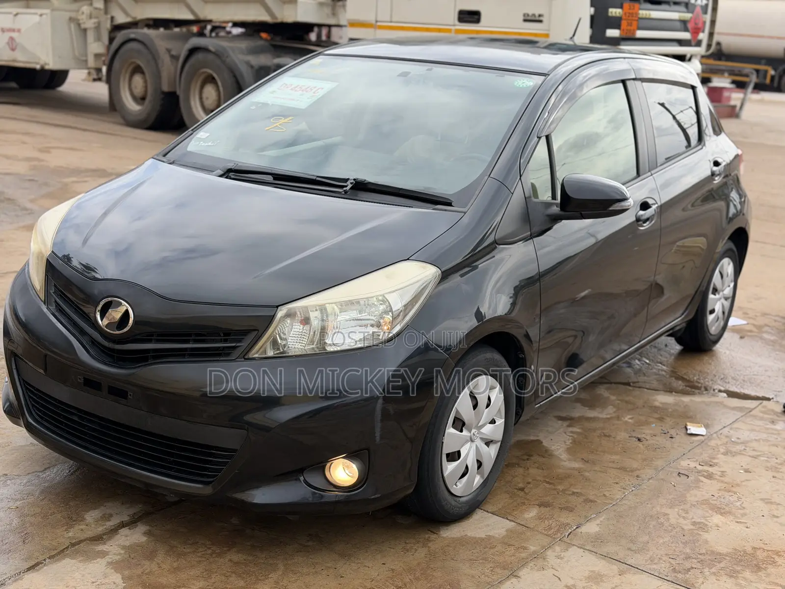Toyota Vitz 1.3 FWD 5dr 2013 Black
