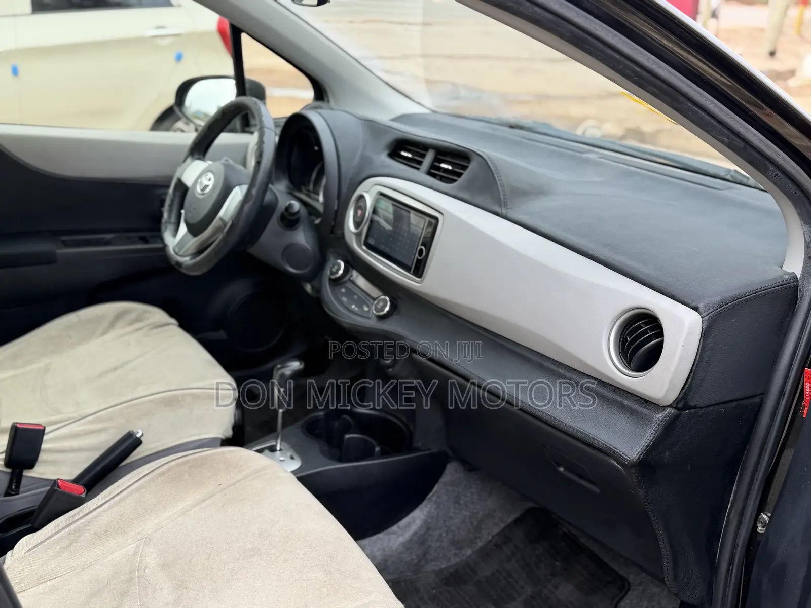 Toyota Vitz 1.3 FWD 5dr 2013 Black