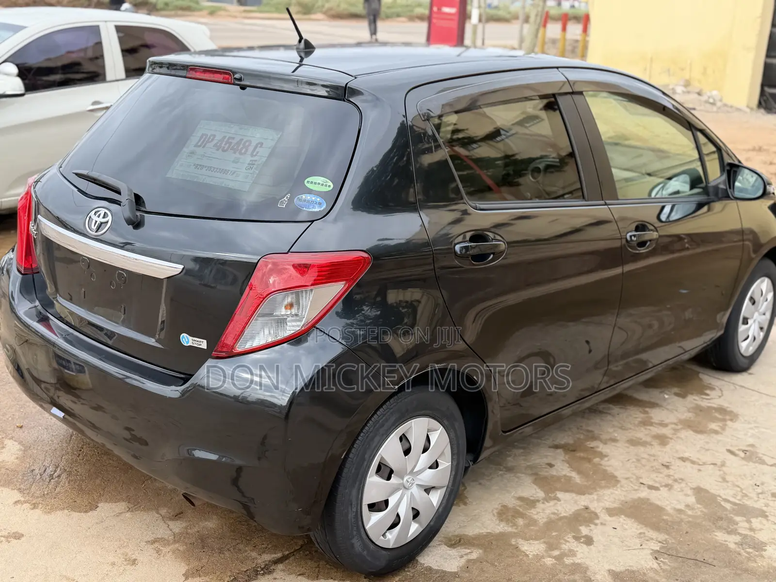 Toyota Vitz 1.3 FWD 5dr 2013 Black