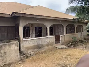 6bdrm House in Kumasi Metropolitan for sale