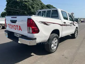 Toyota Hilux 2017 White