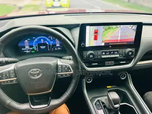 Toyota Highlander 2024 Red