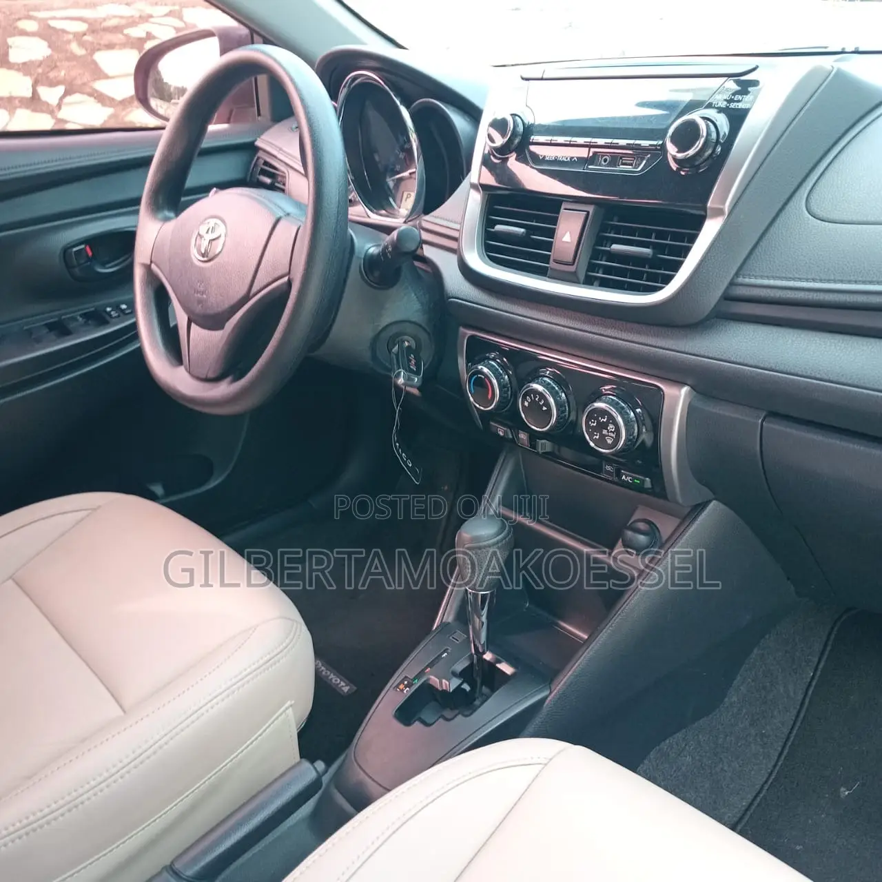 Toyota Yaris 2017 Red