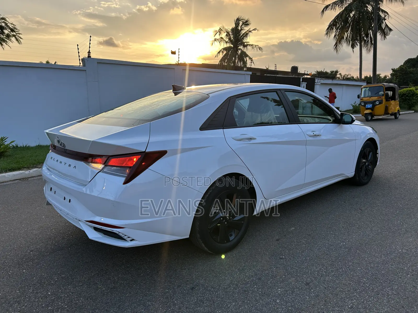 Hyundai Elantra Limited 2022 White