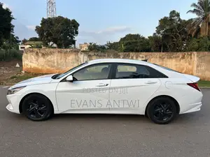 Hyundai Elantra Limited 2022 White