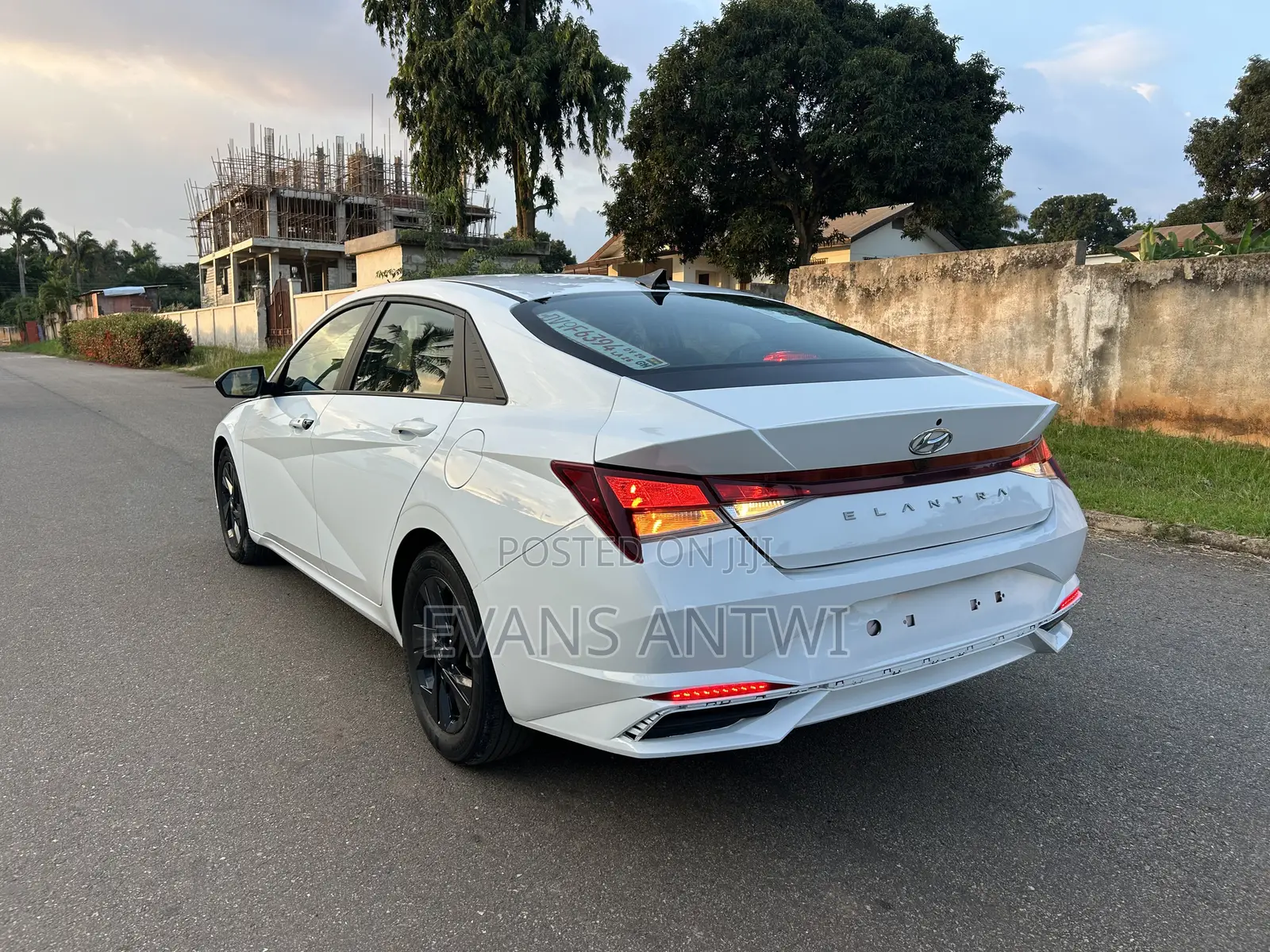 Hyundai Elantra Limited 2022 White