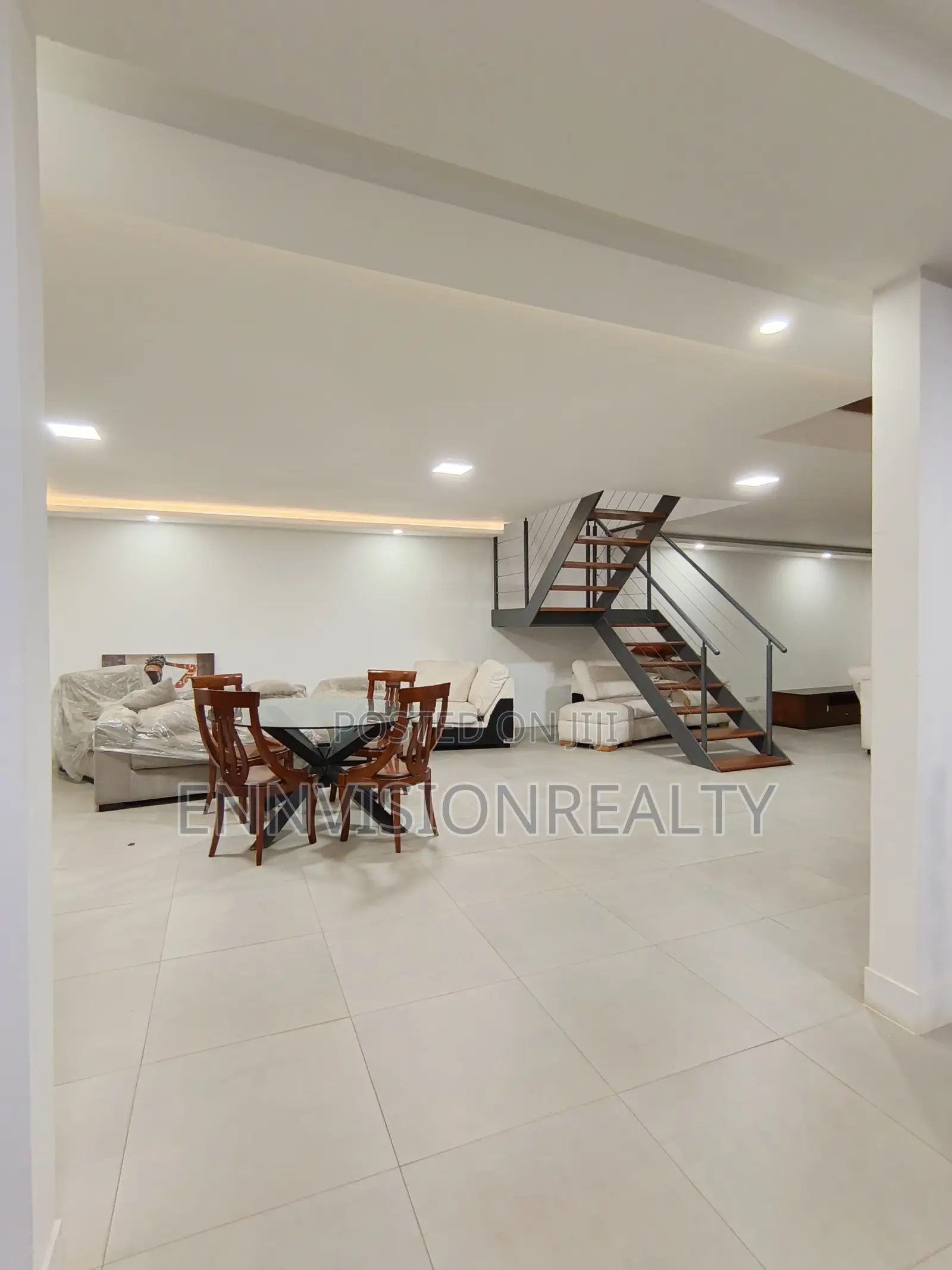 3bdrm House in Estates for sale