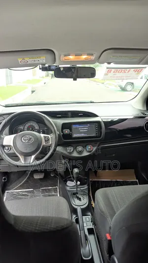 Toyota Vitz 2014 Silver