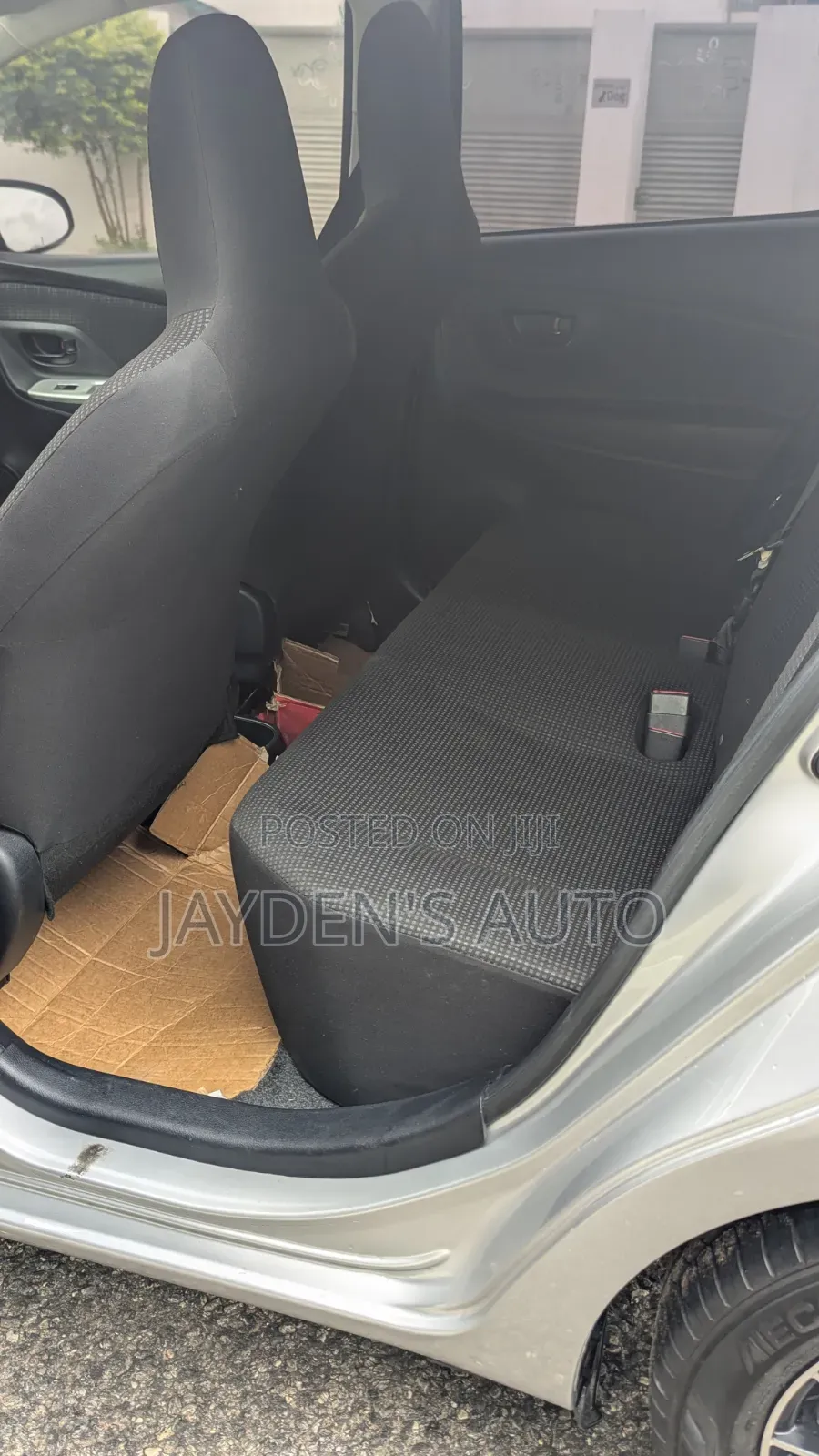 Toyota Vitz 2014 Silver