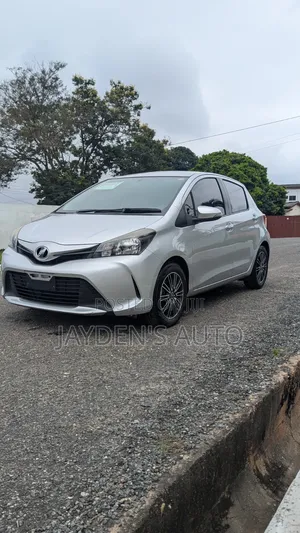 Toyota Vitz 2014 Silver