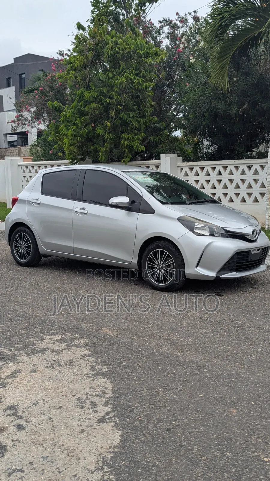 Toyota Vitz 2014 Silver