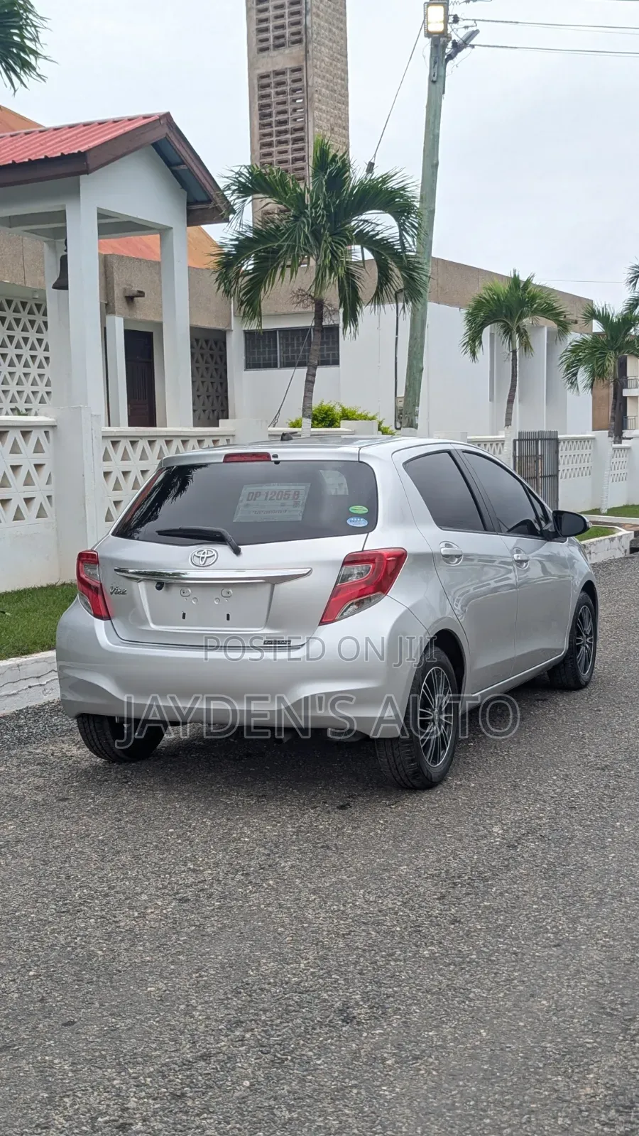 Toyota Vitz 2014 Silver