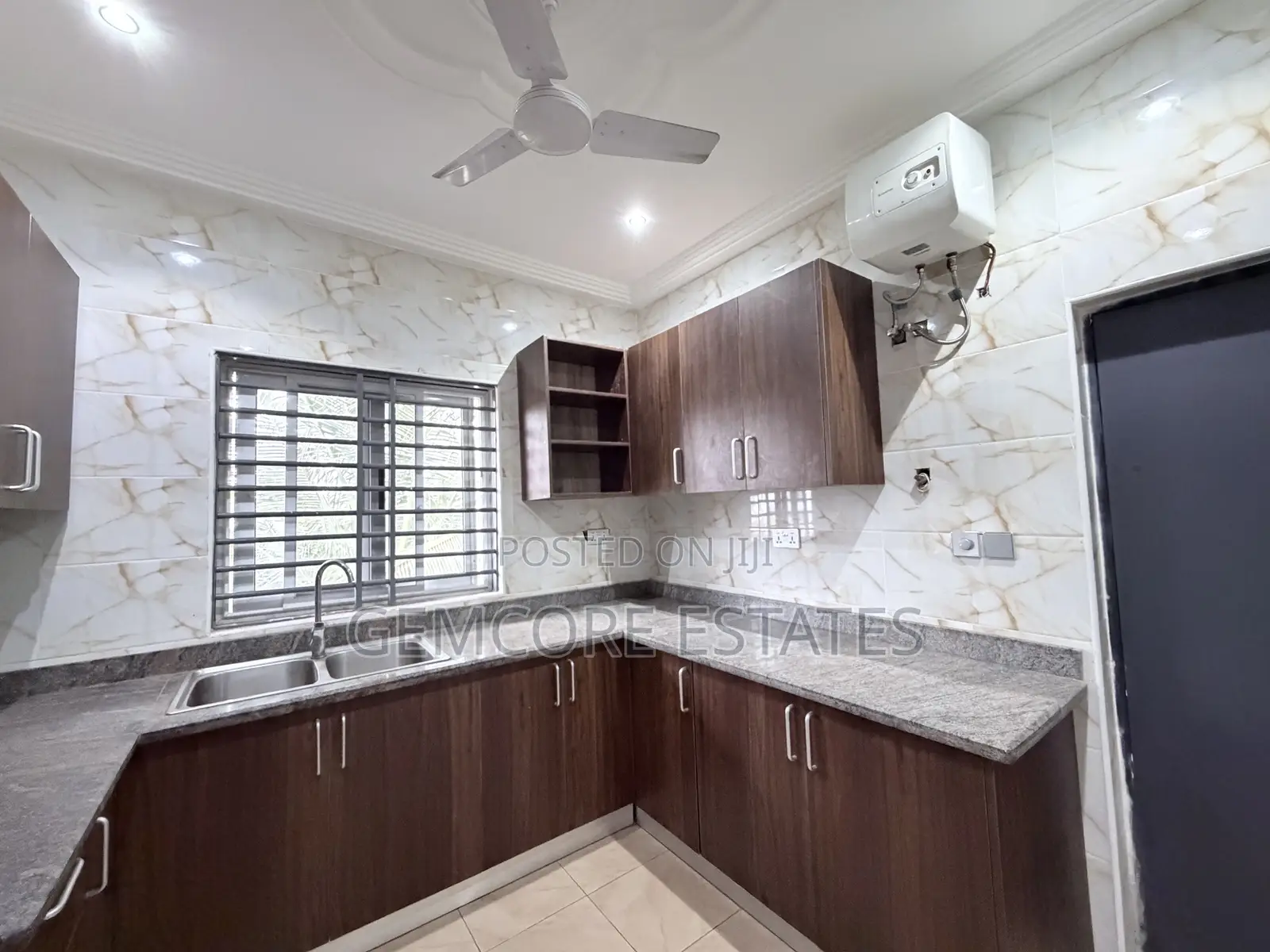 2bdrm Apartment in West Trasacco, Ashaley Botwe for rent
