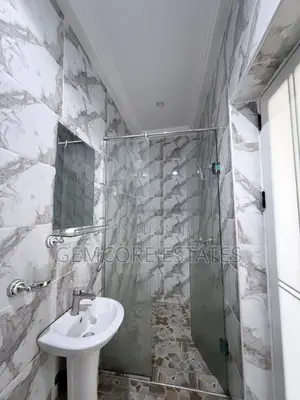 2bdrm Apartment in West Trasacco, Ashaley Botwe for rent