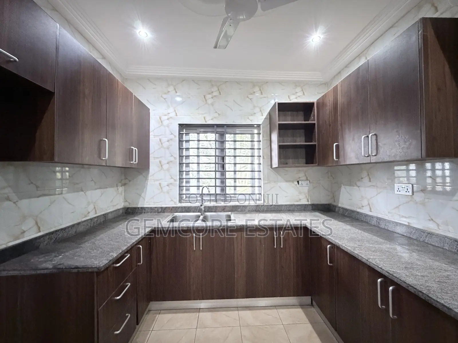 2bdrm Apartment in West Trasacco, Ashaley Botwe for rent