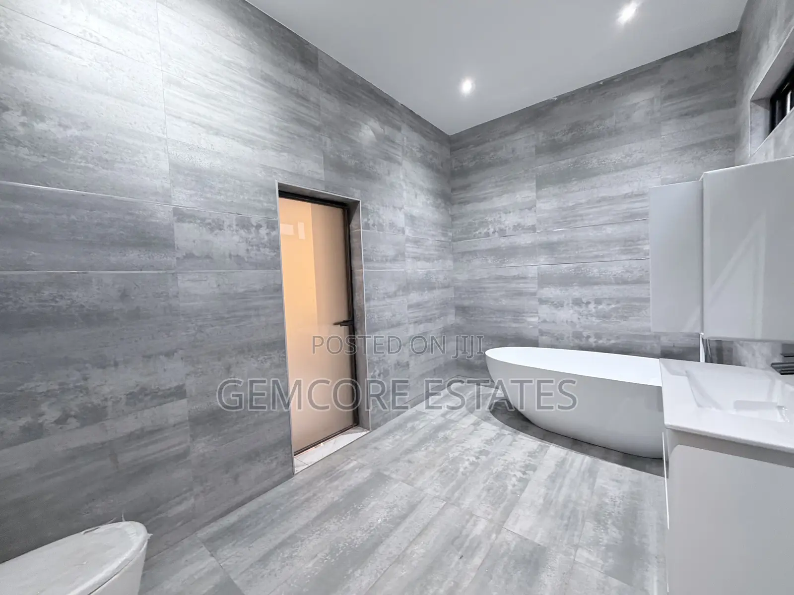 4bdrm Townhouse/Terrace in East Legon Hills, Ashaley Botwe for sale