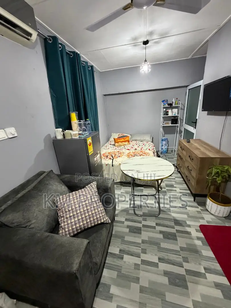 Furnished Studio Airbnb Near Achimota Golf-Hills