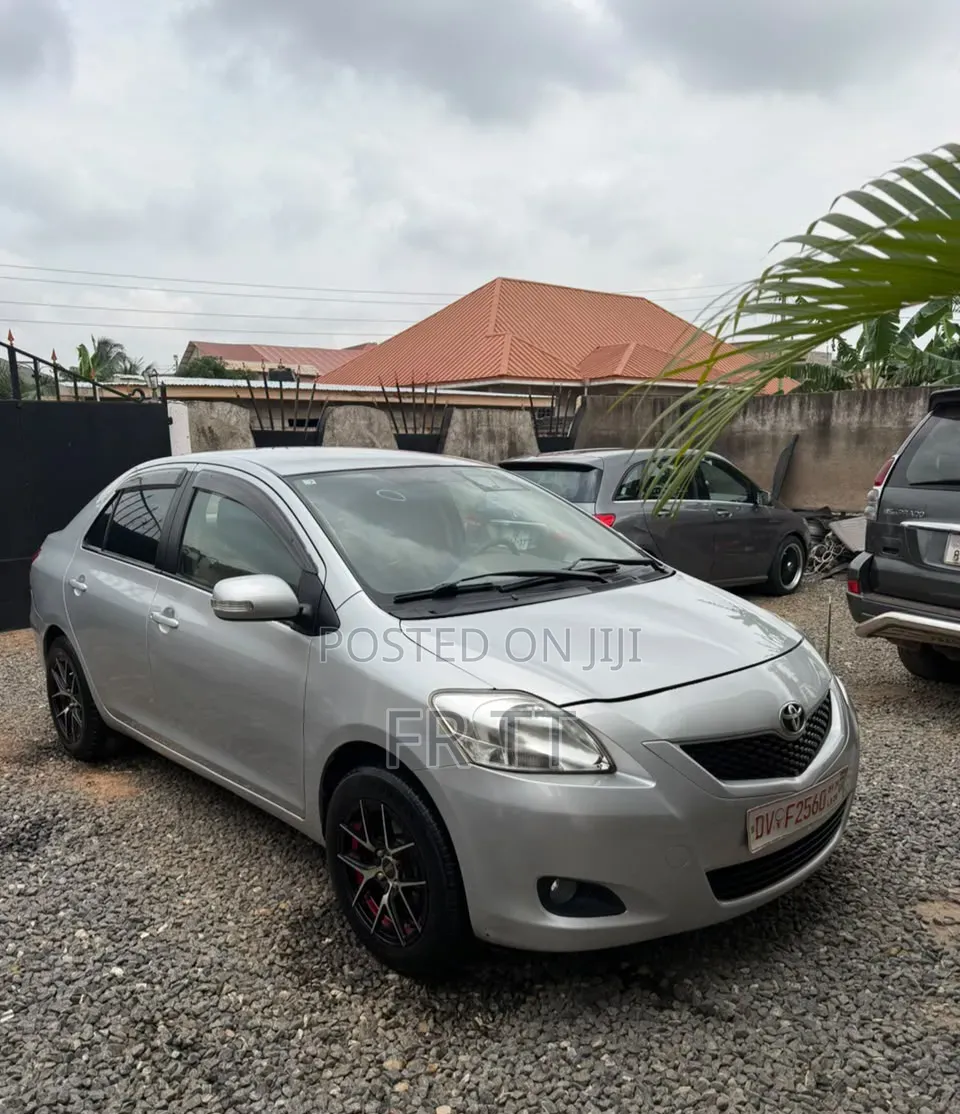 Toyota Belta 2013 Silver