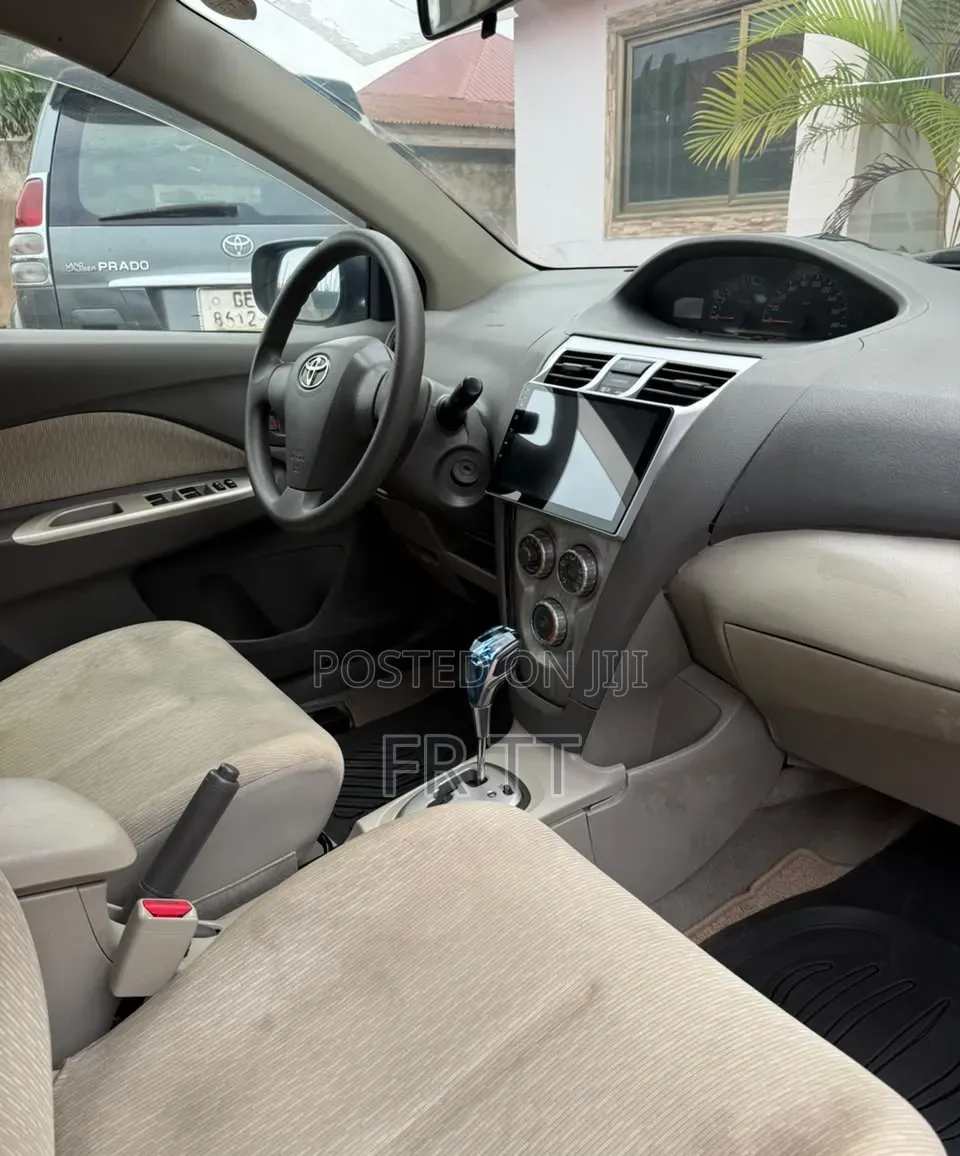 Toyota Belta 2013 Silver
