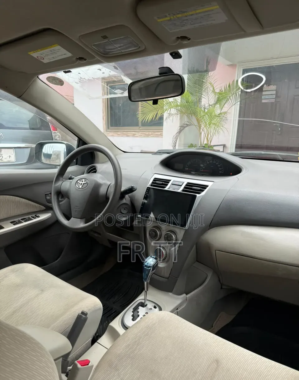 Toyota Belta 2013 Silver