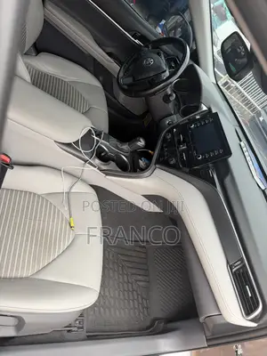 Toyota Camry SE 2021 Gray