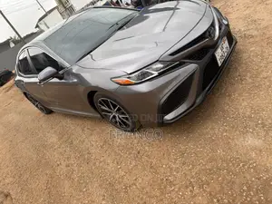 Toyota Camry SE 2021 Gray