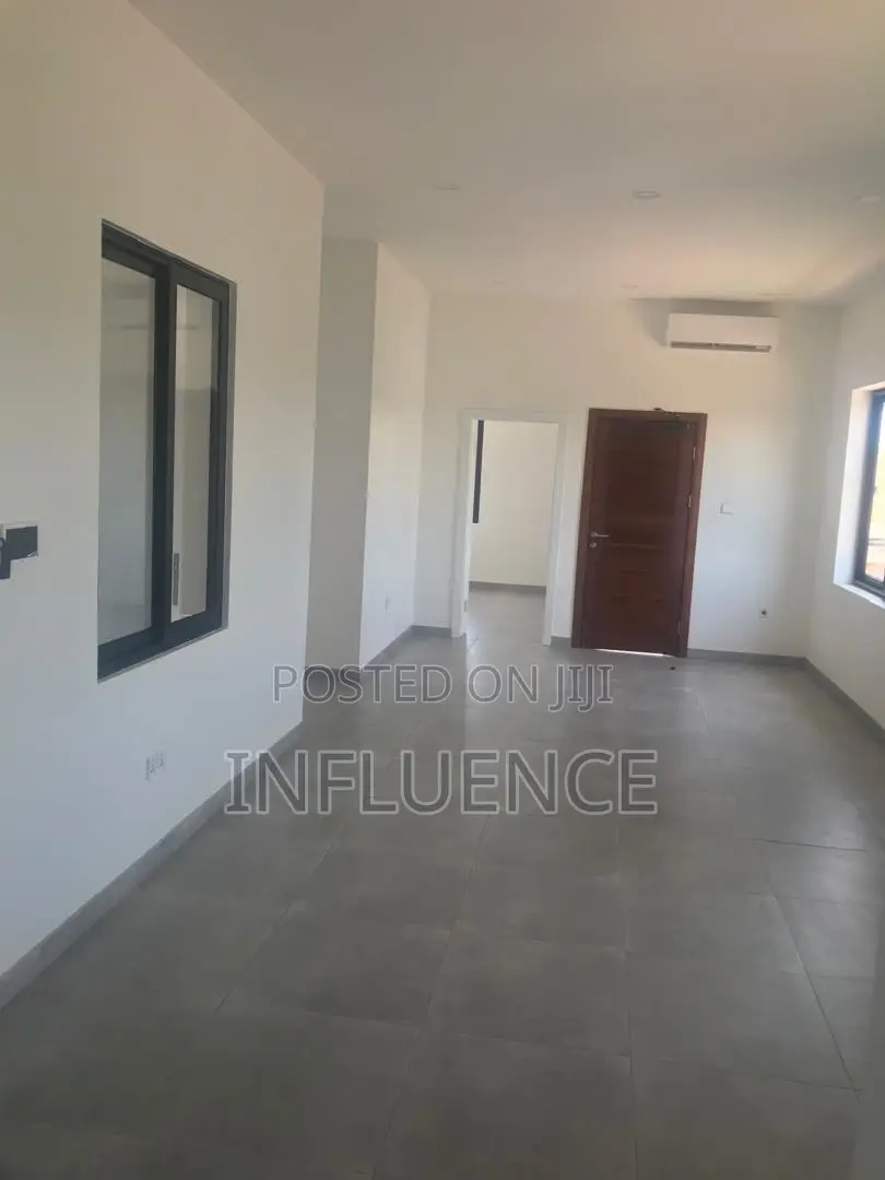 2bdrm Apartment in A & C Mall Area, East Legon for rent