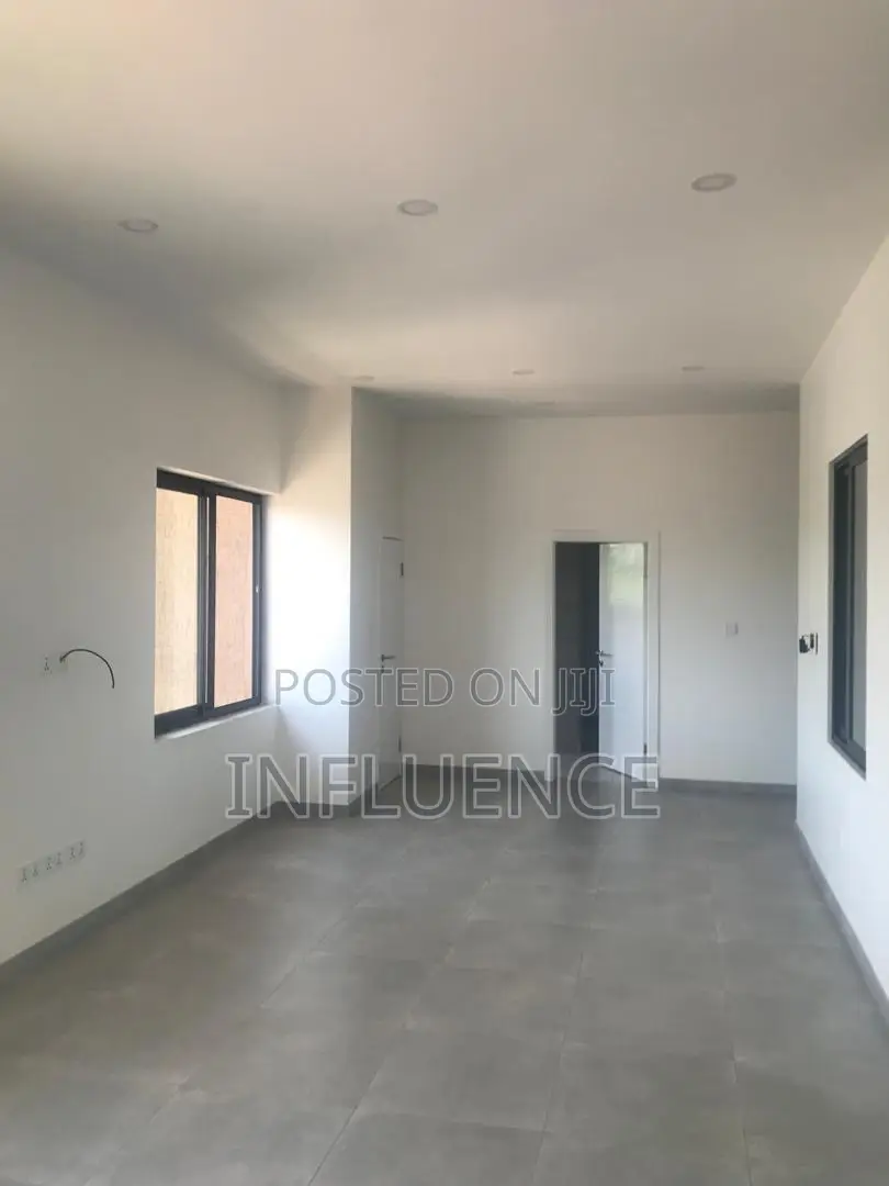 2bdrm Apartment in A & C Mall Area, East Legon for rent