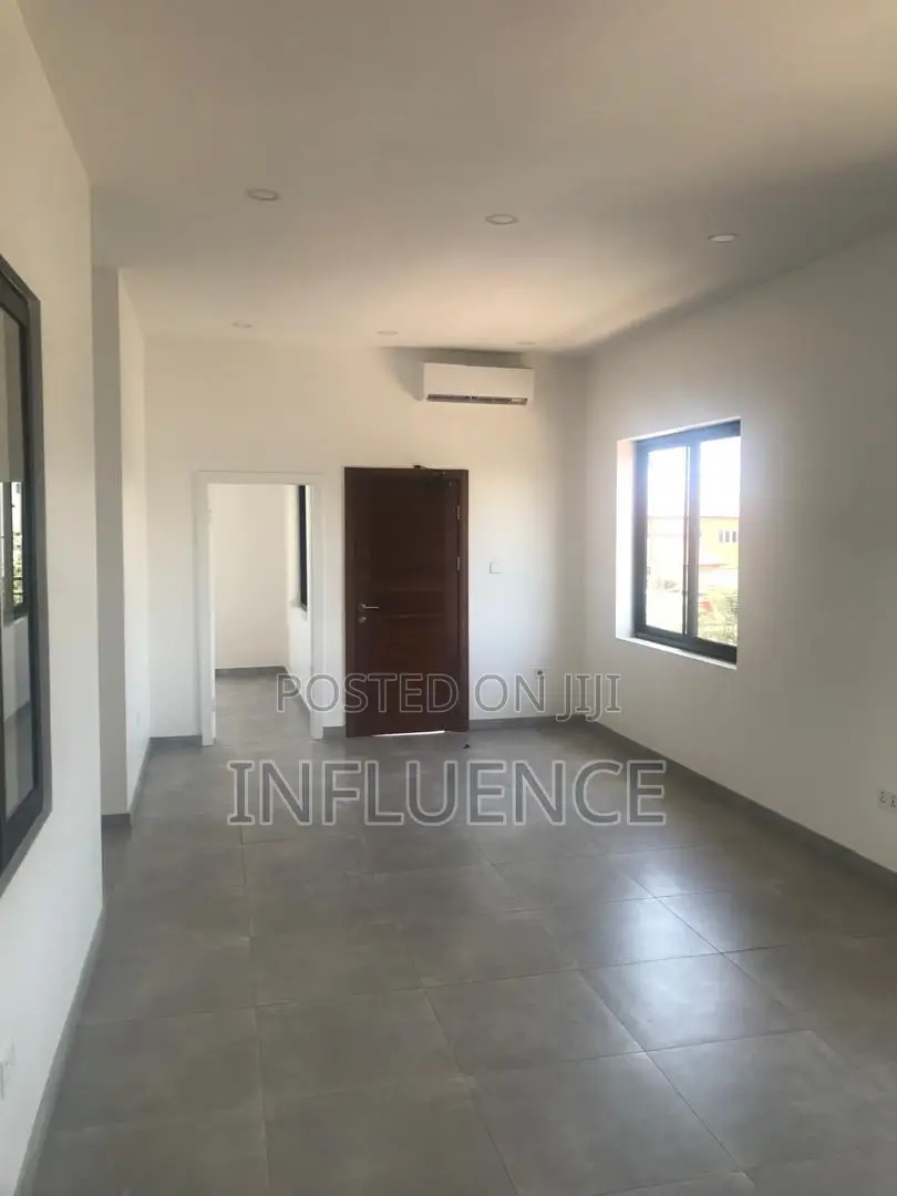 2bdrm Apartment in A & C Mall Area, East Legon for rent