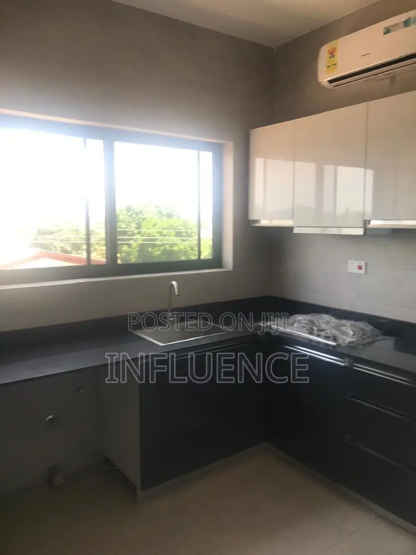 2bdrm Apartment in A & C Mall Area, East Legon for rent