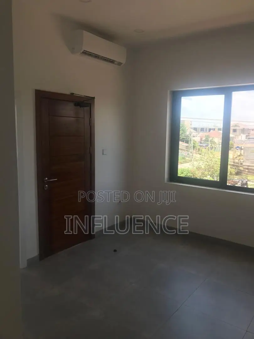 2bdrm Apartment in A & C Mall Area, East Legon for rent