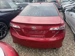 Toyota Camry SE Sport 4dr Sedan w/Prod. End 11/13 (2.5L 4cyl 6A) 2014