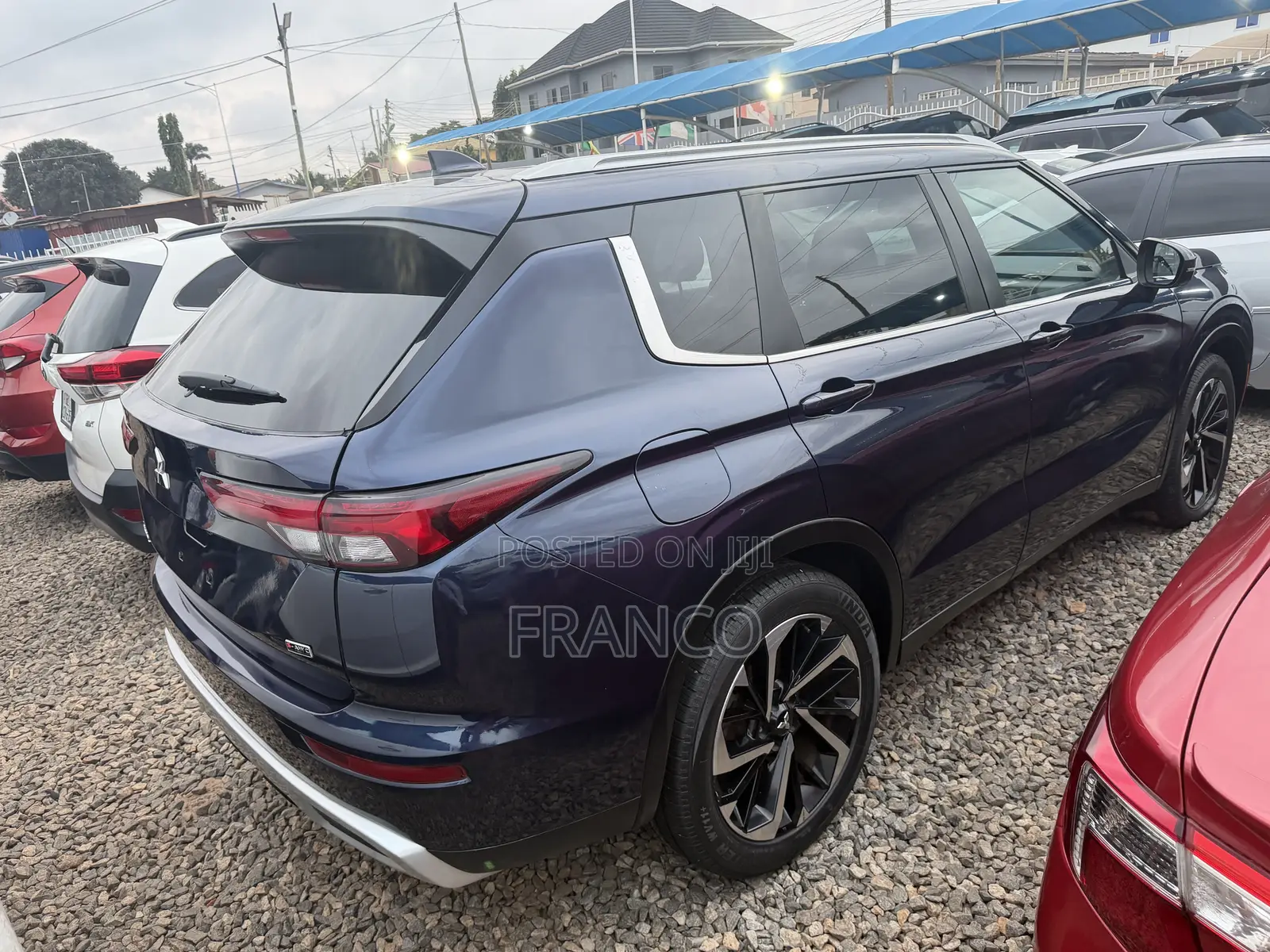 Mitsubishi Outlander SE Launch Edition 2022 Blue