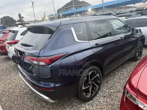 Mitsubishi Outlander SE Launch Edition 2022 Blue